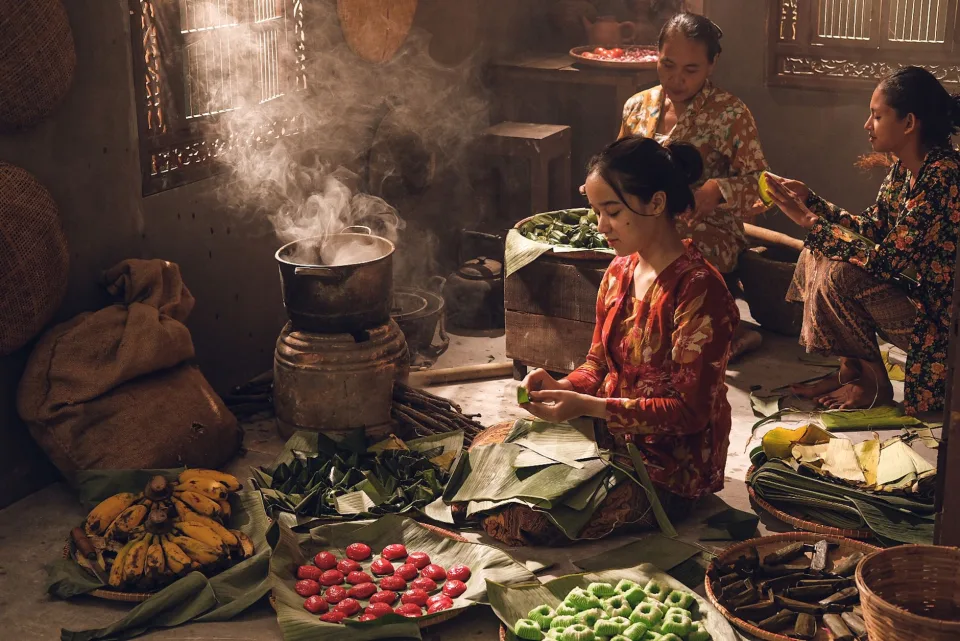 Phở bò nước dùng hầm xương