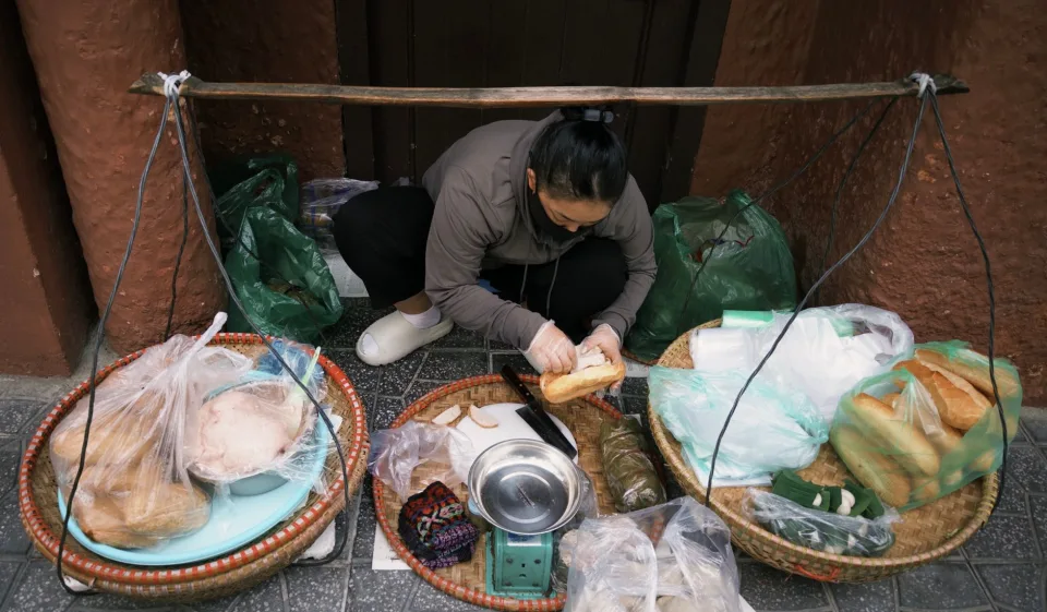 Phở bò nước dùng hầm xương